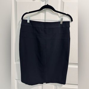 Candie’s City Fit Pencil Skirt. Size 9. Slimming Technology. Back split.